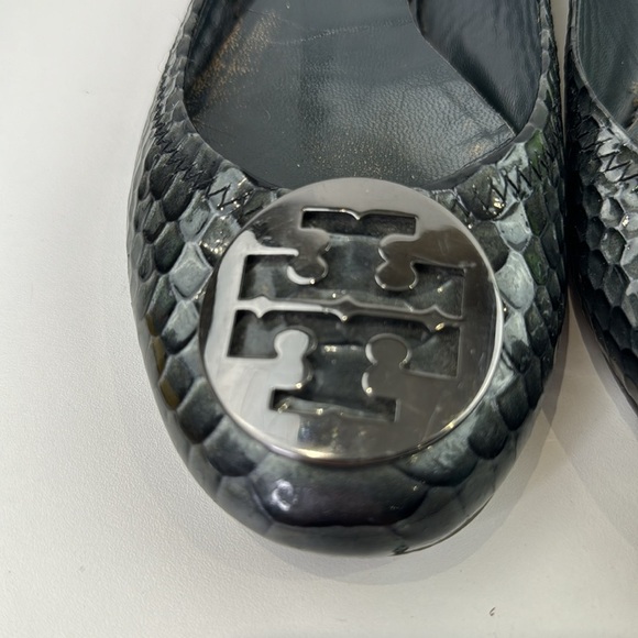Tory Burch Reva Snake Print Gray Leather Ballet Flat - Picture 3 of 10